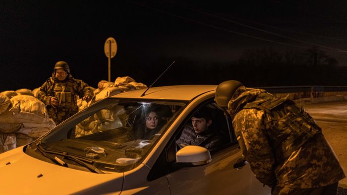 Members of the Territorial Defense Forces at checkpoint in the eastern frontline of Kiev