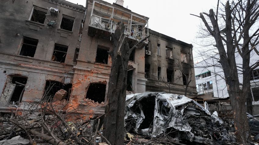 Lapozó: Hatvankétmilliárd dollár értékű az Ukrajnában megsemmisített infrastruktúra
