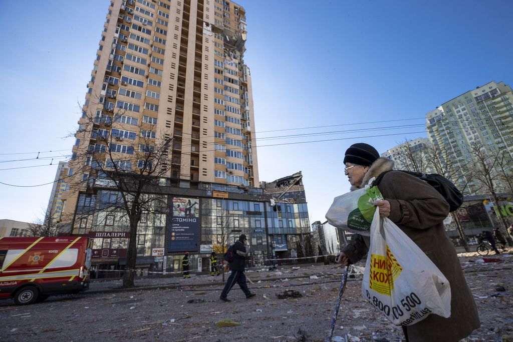 Life in Ukrainian capital after curfew temporarily lifted