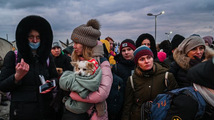 Civilians from Ukraine flee to Poland due to ongoing Russian attacks