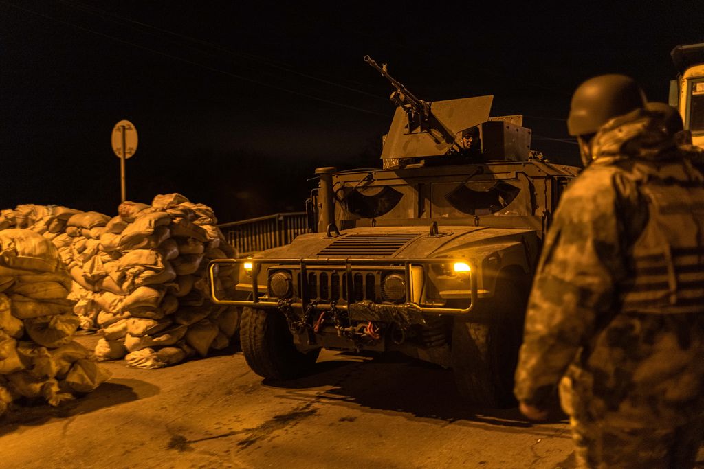 Members of the Territorial Defense Forces at checkpoint in the eastern frontline of Kiev