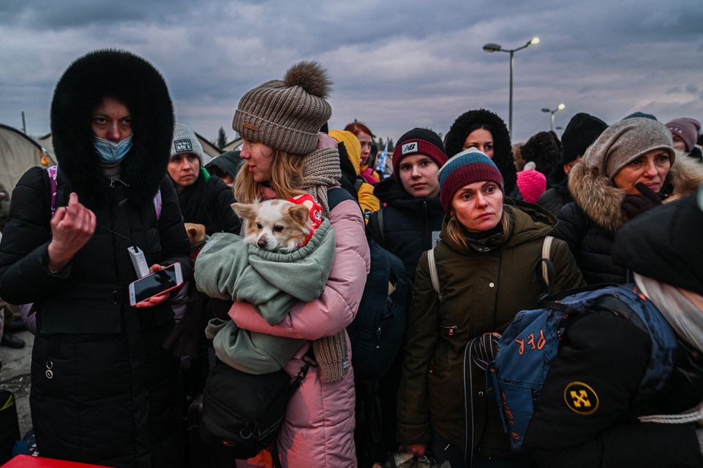 Civilians from Ukraine flee to Poland due to ongoing Russian attacks