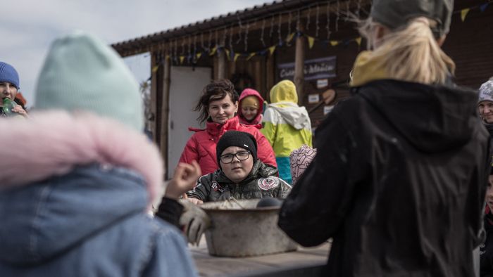 Pet therapy for civilians suffered war trauma in Ukraine