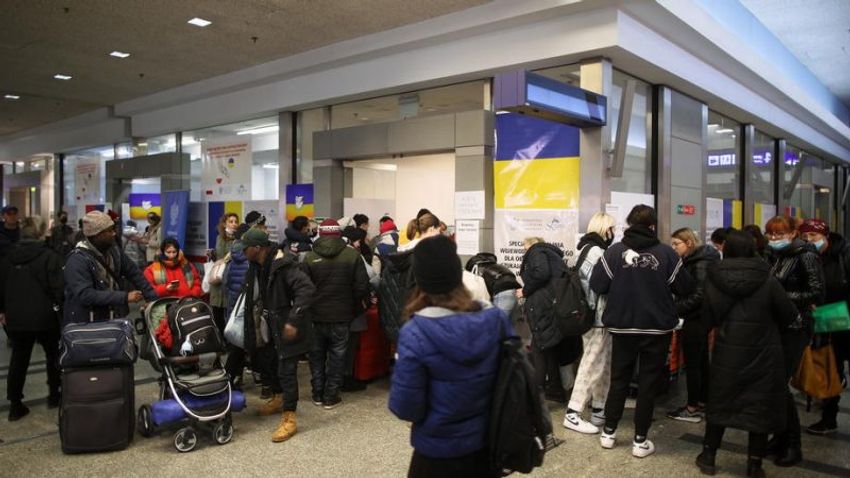 Cseh belügyminiszter: Magyar útlevéllel érkező ukrán menekültek nem számíthatnak segítségre
