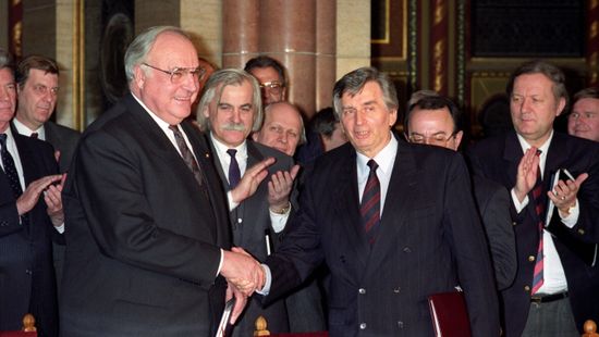 Csak a Fidesz és az MSZP tagja 1990 óta az Országgyűlésnek