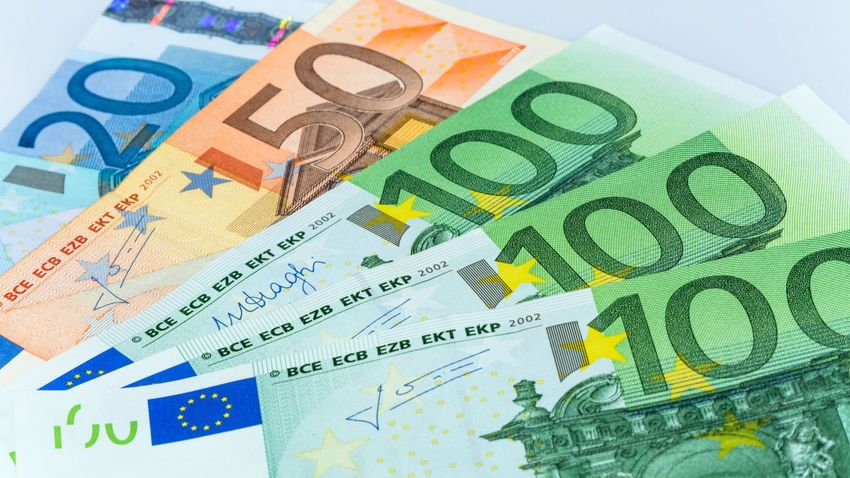 Ötszáz eurósokra szakosodott pénzhamisítókat kapcsoltak le