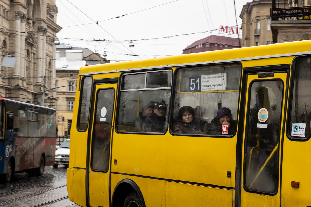Borús kilátások a mindig esős Lvivben. Az élet megy tovább.