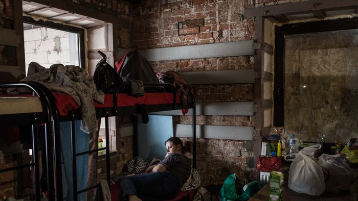 Hostel owner accommodates refugees from Donetsk and Luhansk