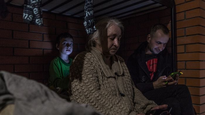 Hostel owner accommodates refugees from Donetsk and Luhansk