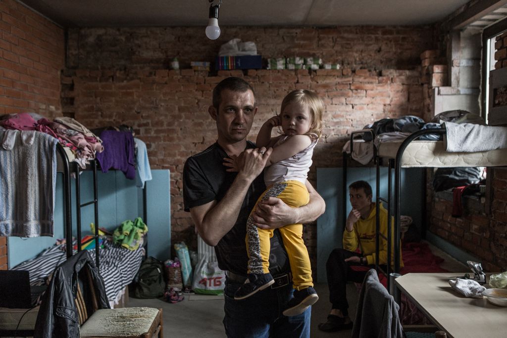 Hostel owner accommodates refugees from Donetsk and Luhansk