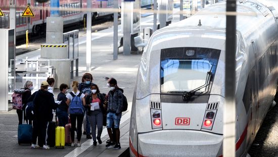 Dübörög a genderőrület: semleges nemű megszólításra kötelezték a német állami vasúttársaságot