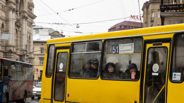 Borús kilátások a mindig esős Lvivben. Az élet megy tovább.