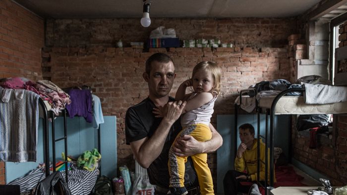 Hostel owner accommodates refugees from Donetsk and Luhansk