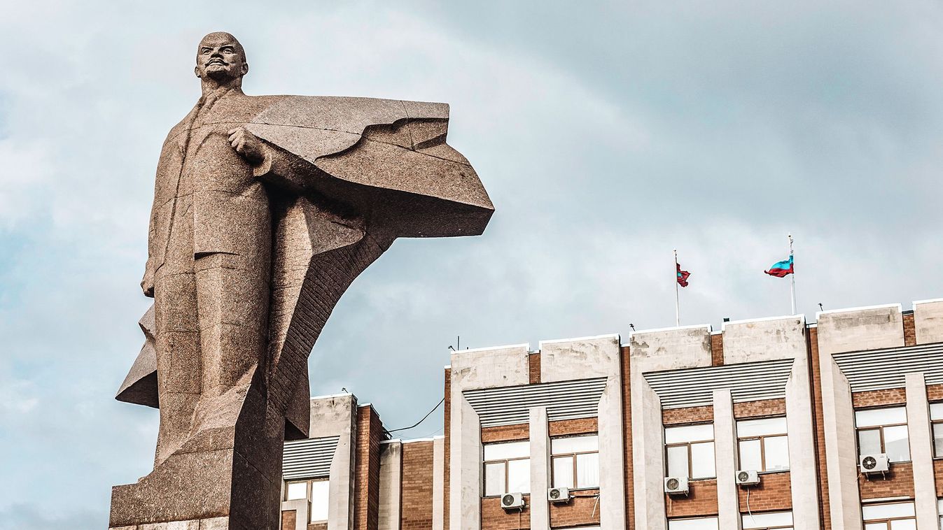 Statue of Vladimir Lenin seen in front of Presidential