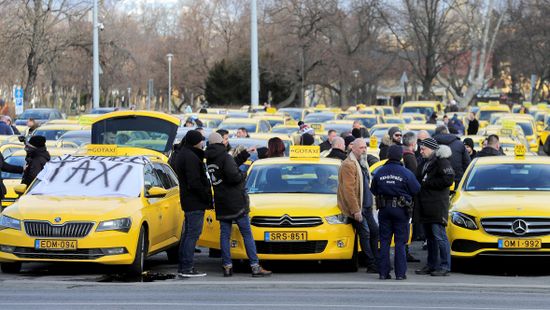 Versenyalapú taxitarifákat javasol a GVH