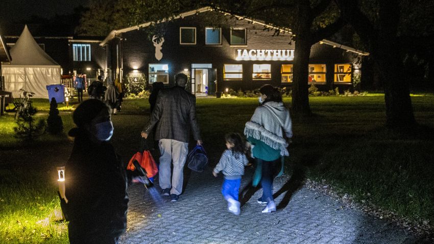 Tiltakozás a migránsok ellen Hollandiában