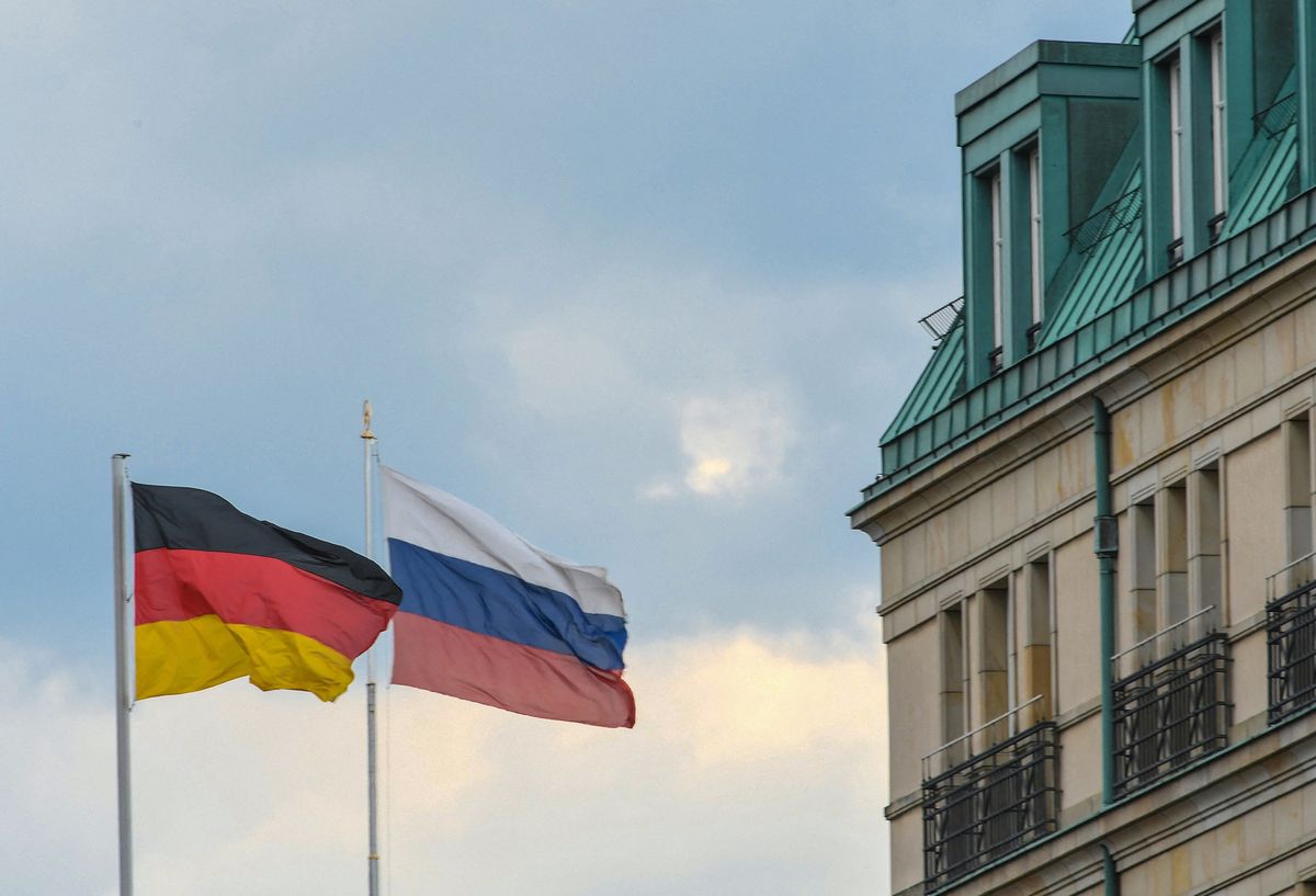 German and Russian flag near Russian Embassy in Berlin