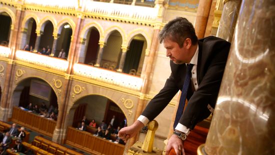 Nem figyeltek meg a rendőrök törvénysértő módon politikusokat