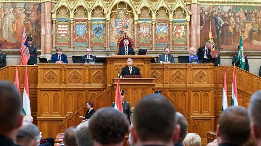 Orbán Viktor: Nehéz körülmények között is vállalom, hogy Magyarország előre fog menni