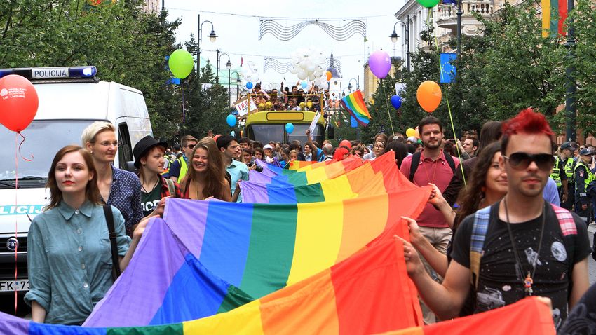 Az azonos nemű párokat is a család fogalma alá sorolnák Litvániában