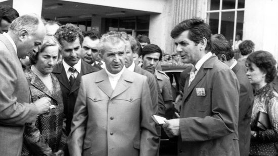Atombombával fenyegette Ceausescu Kádár János utódját