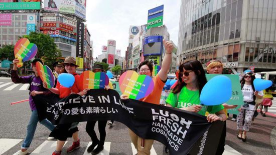 Tokió elismeri az azonos neműek élettársi kapcsolatát