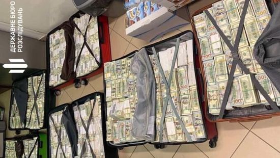 Nőnek öltözött férfi és dollármilliók bőröndben az ukrán határon