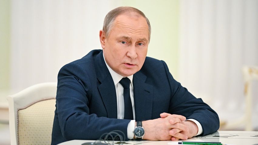 Putyin: Moszkva válaszolni fog a NATO-bővítésre