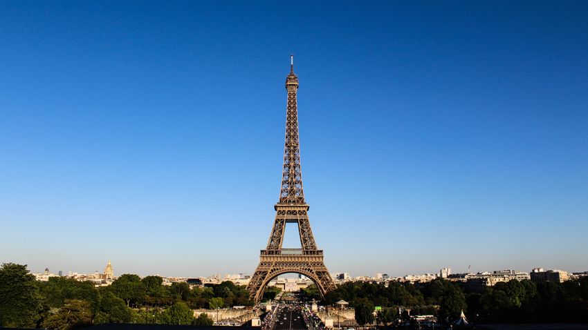 Lapozó: Vészesen rozsdásodik az Eiffel-torony
