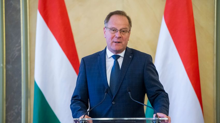 Navracsics Tibor: Magyarország kész kompromisszumot kötni Brüsszellel