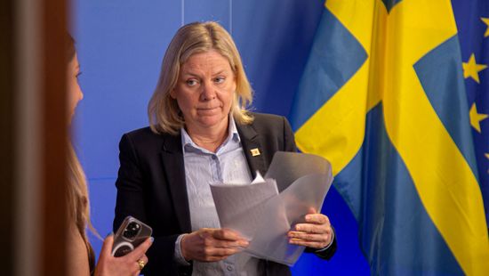 Egy migránsbanda vezetőjével fotózkodott a svéd miniszterelnök