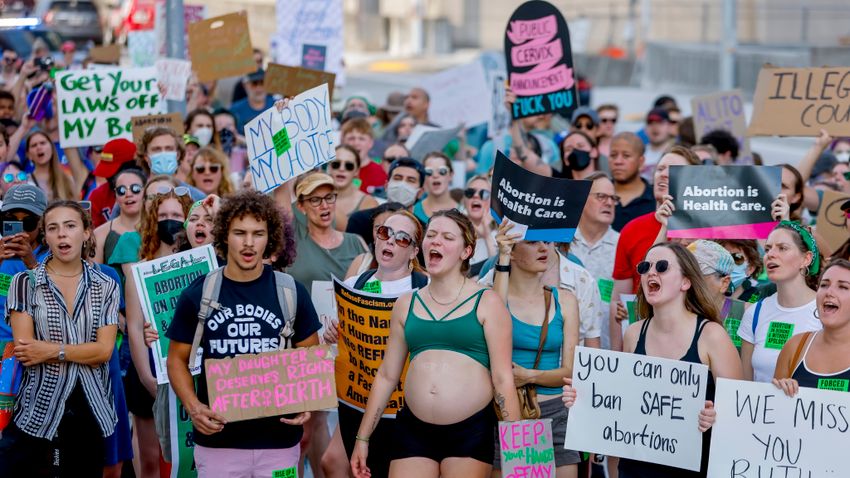 Térképpel segíti a Bloomberg az abortuszt választó nőket