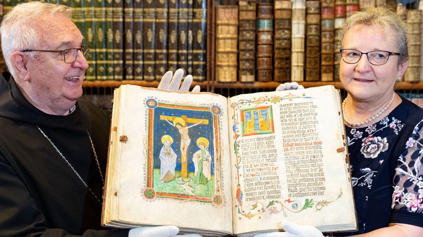 Bemutatták a restaurált középkori misekönyvet
