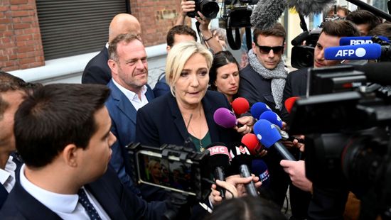 Marine Le Pen lemond pártelnöki posztjáról