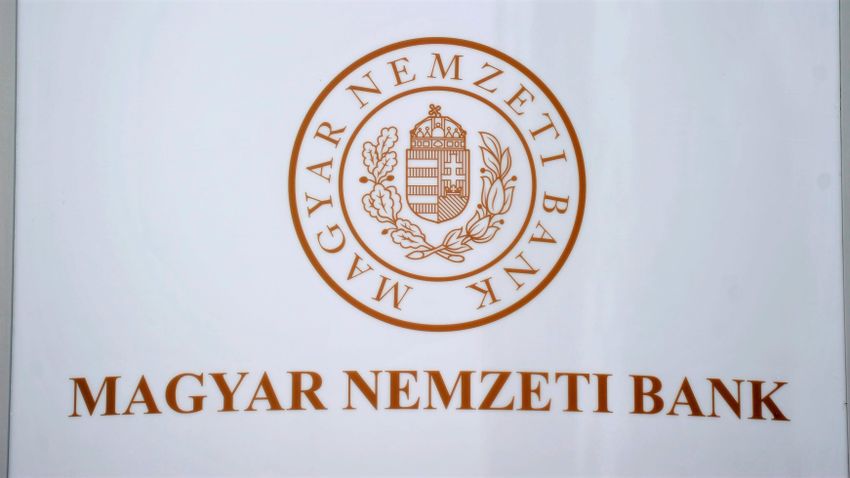 Többletteherre figyelmeztet a Magyar Nemzeti Bank