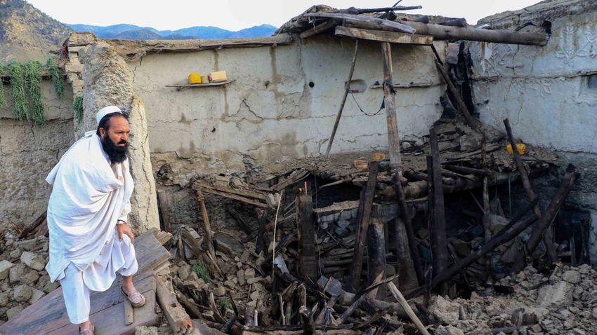 Ezer fölé nőtt a földrengés halálos áldozatainak száma + fotók