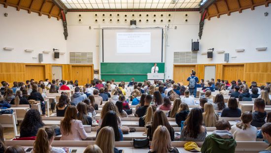 Hatalmas terhet ró a vizsgaidőszak a felsőoktatási hallgatókra