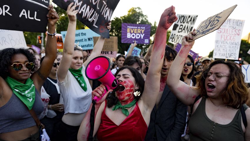 Több amerikai nagyvárosban tüntetnek az abortuszhoz való jog korlátozása ellen