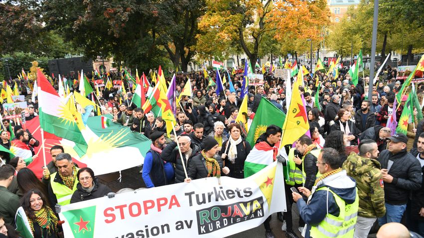 Ankara bekérette a svéd nagykövetet egy stockholmi tüntetés miatt