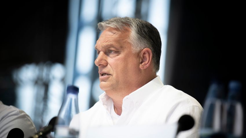 Orbán Viktor beszédén felháborodtak, a román írónőén nem
