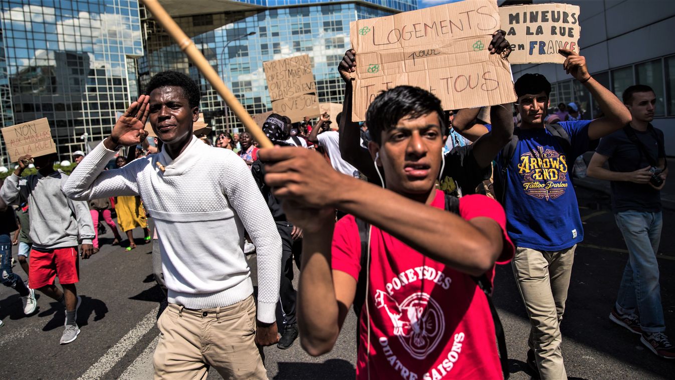 Migrants protest in Paris