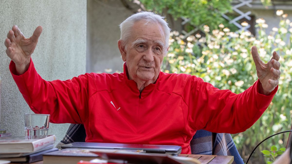 Lehetett volna kispap vagy olimpikon, de az autósport magyar legendája lett