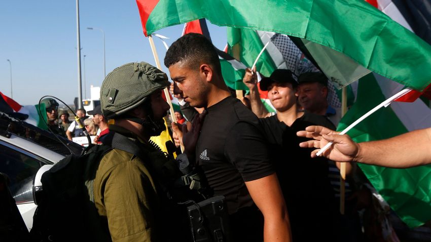 Izrael palesztin szervezetek irodáit záratta be