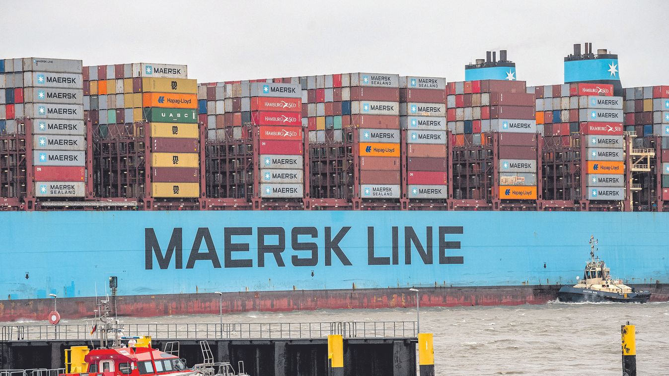 Container ship "Mumbai Maersk" reaches Bremerhaven