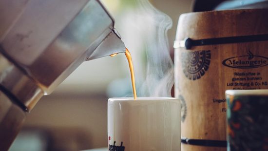 Kávéfüggőségünk miatt vagy a hatása miatt fogyasztunk kávét?