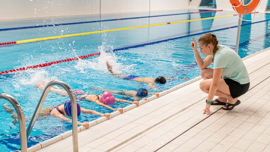 Zavartalanul folyik az úszásoktatás a Belvárosi Sportközpontban