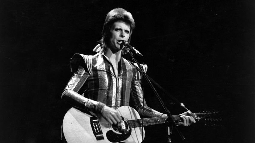 Ennyiért vették meg David Bowie Starman-jének írott szövegét