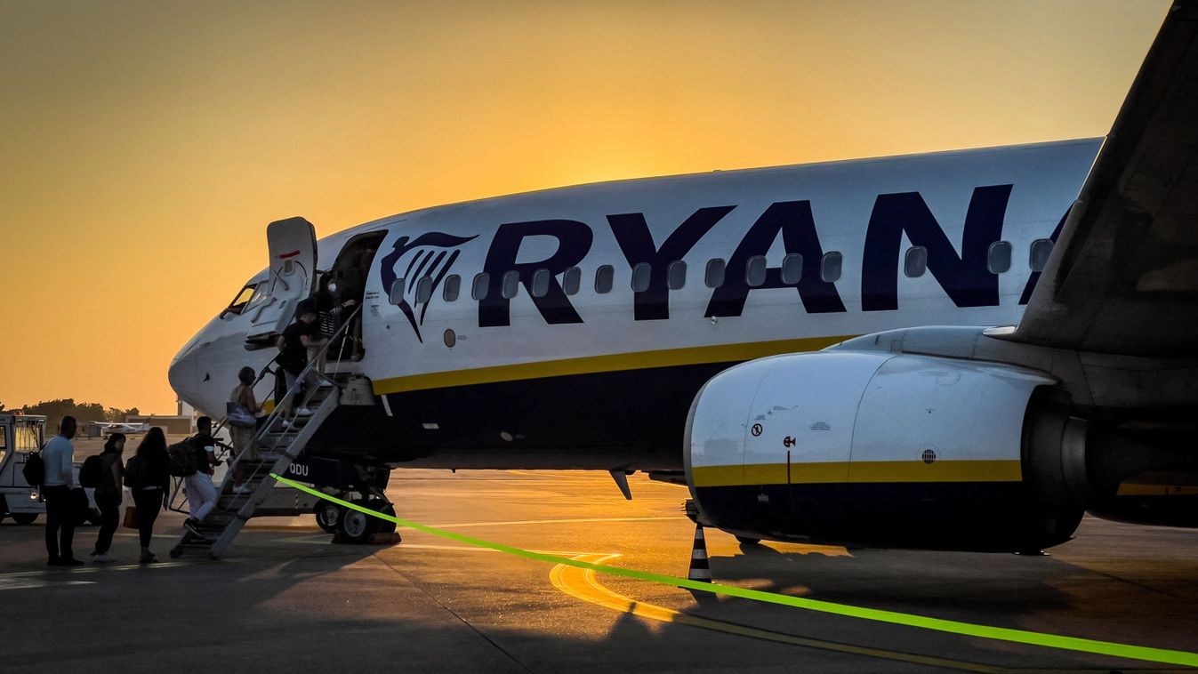 Ryanair Boeing 737-800 At Sunrise In Brindisi Airport