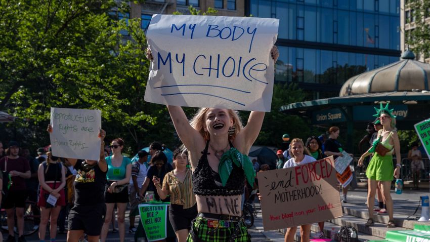 Partikkal ünneplik az abortuszt, ami lassan divattá válik egyes helyeken