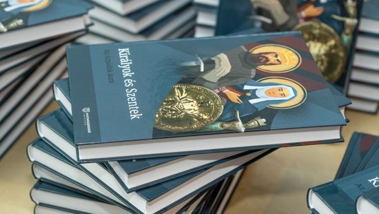 Királyok és szentek – Az Árpádok kora címmel jelent meg tanulmánykötet